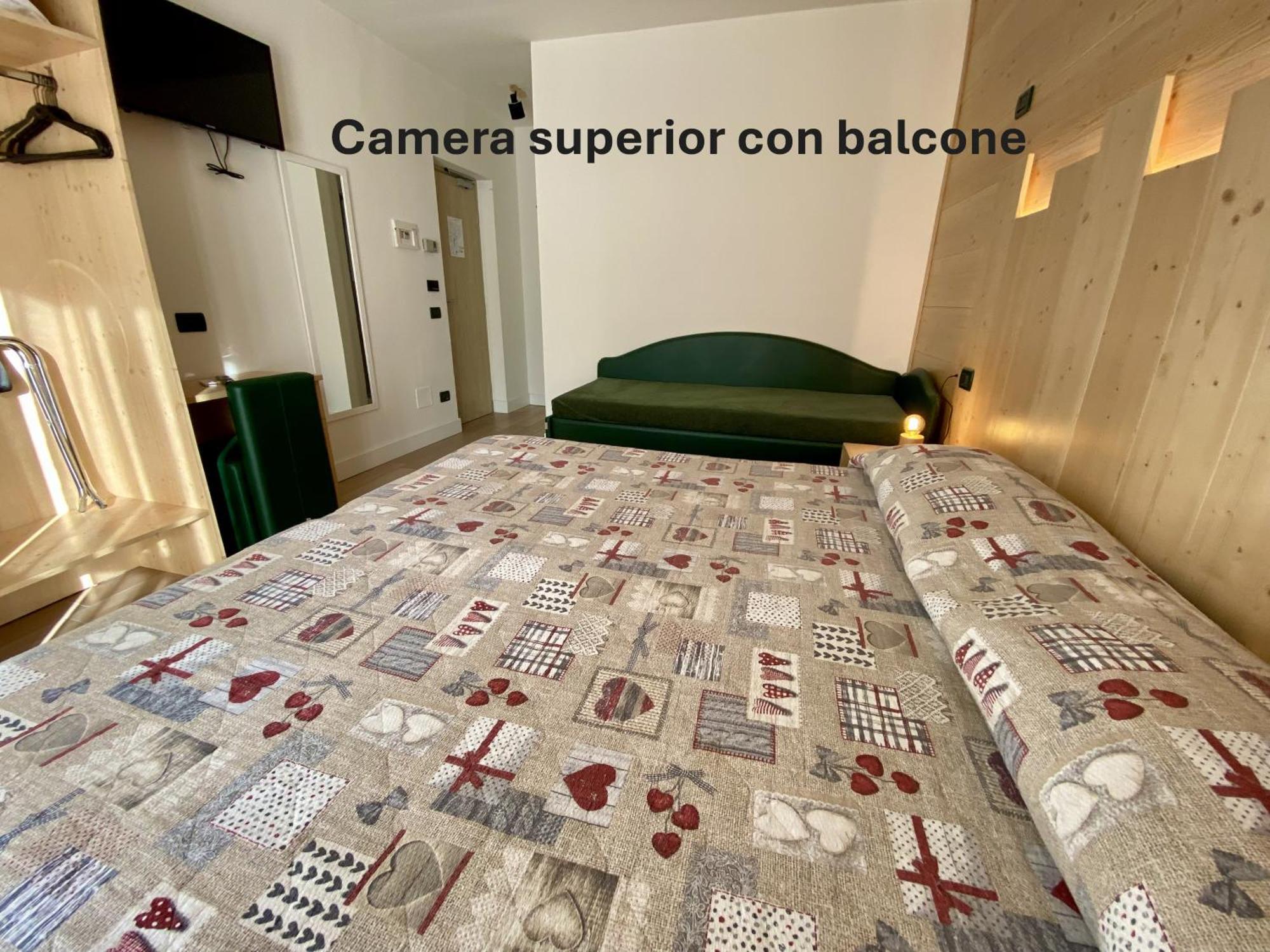 Hotel Sciatori 3 Stelle Superior Temù エクステリア 写真