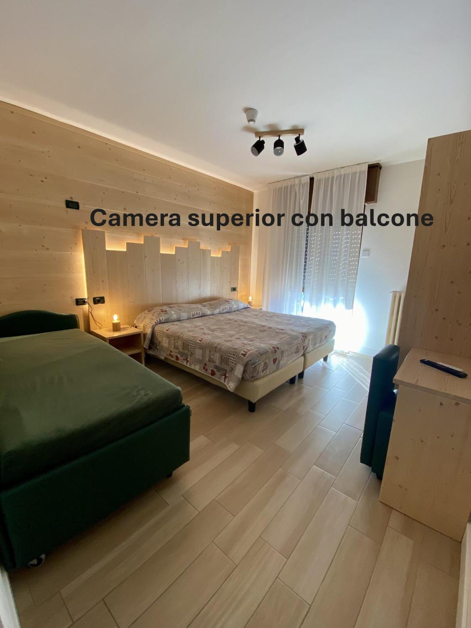 Hotel Sciatori 3 Stelle Superior Temù エクステリア 写真