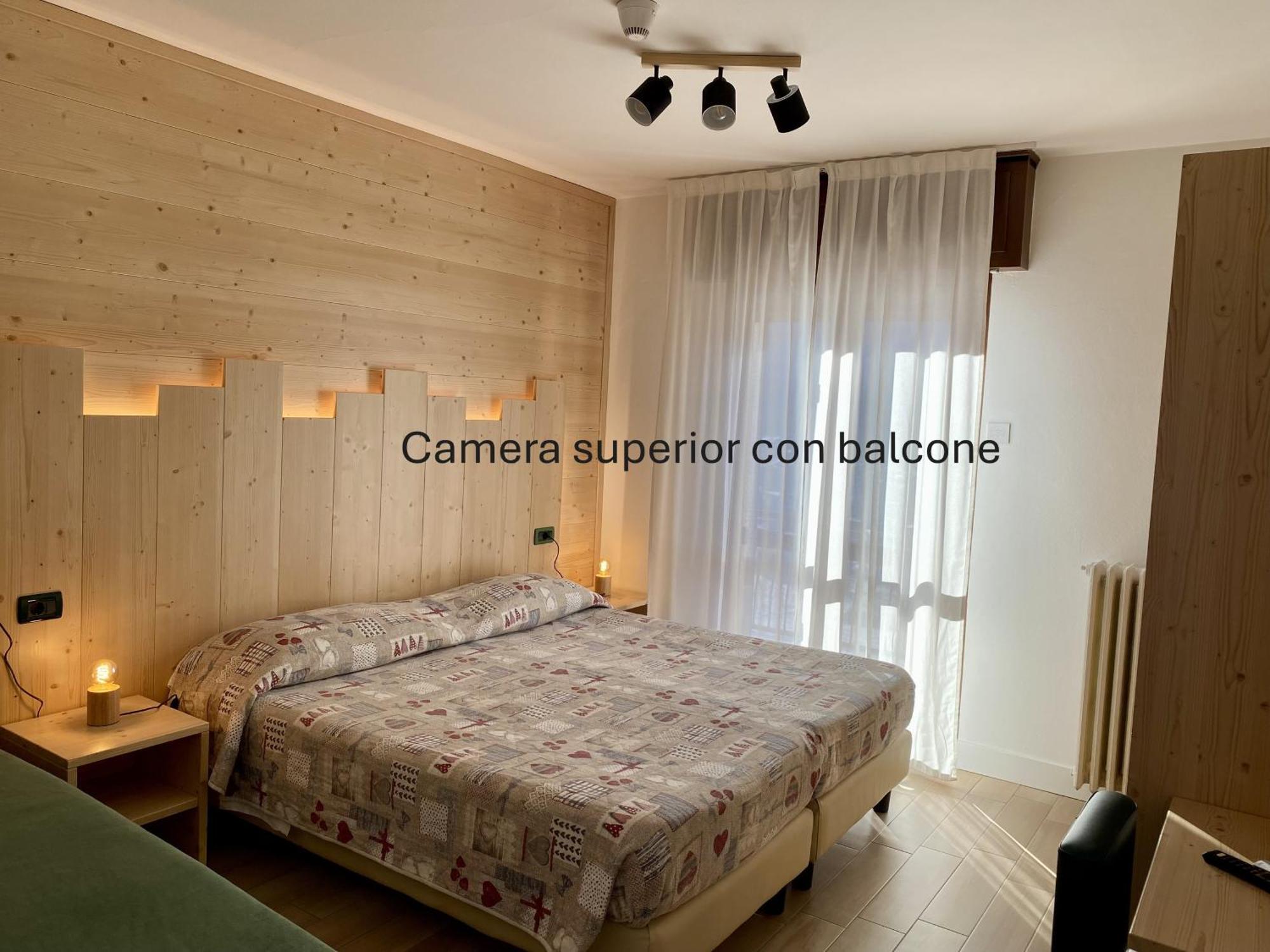 Hotel Sciatori 3 Stelle Superior Temù エクステリア 写真
